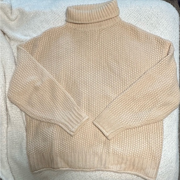 Cream knit turtleneck sweater - Picture 1 of 3